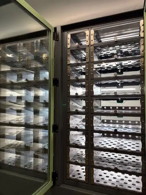 Distributeur automatique produits frais - vue des tiroirs grande capacité